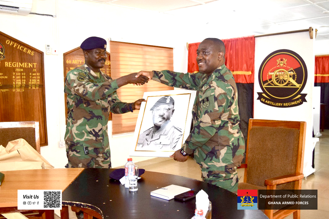 DIRECTOR S&T VISITS 16 ARTILLERY BRIGADE - Image 3